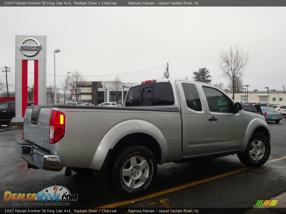 2007 Nissan Frontier SE King Cab 4x4 Radiant Silver / Charcoal Photo #11