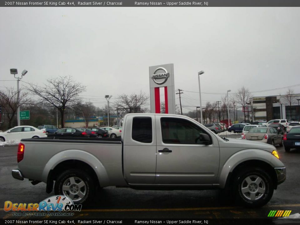2007 Nissan Frontier SE King Cab 4x4 Radiant Silver / Charcoal Photo #12