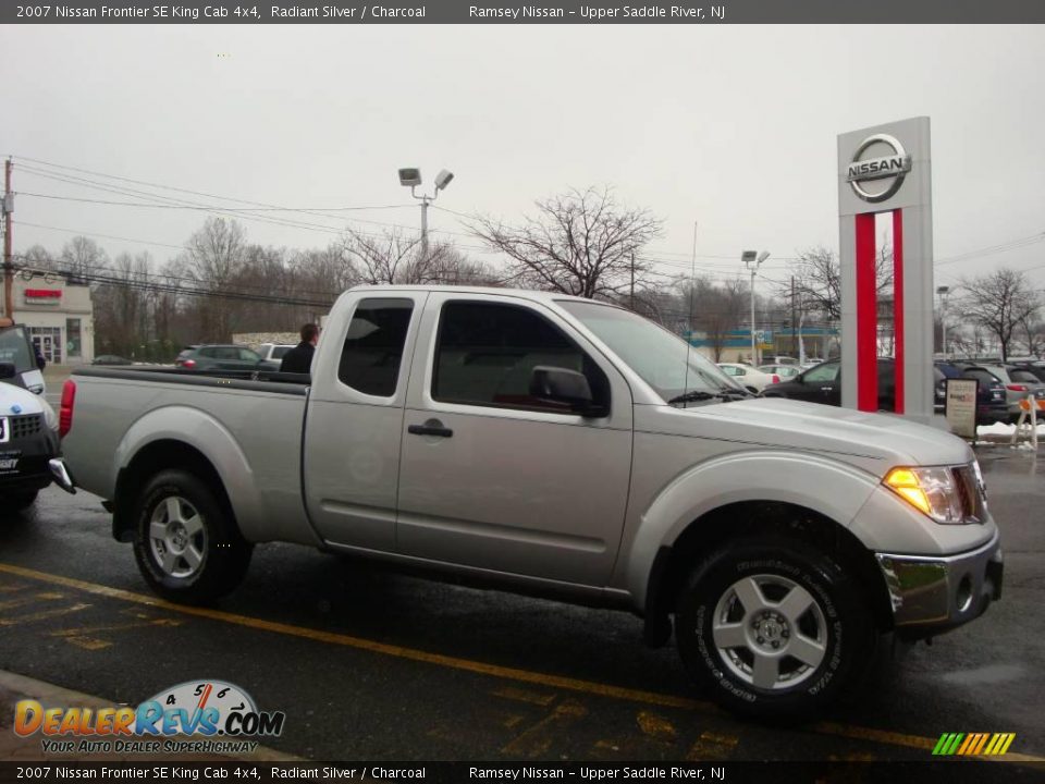 2007 Nissan Frontier SE King Cab 4x4 Radiant Silver / Charcoal Photo #13