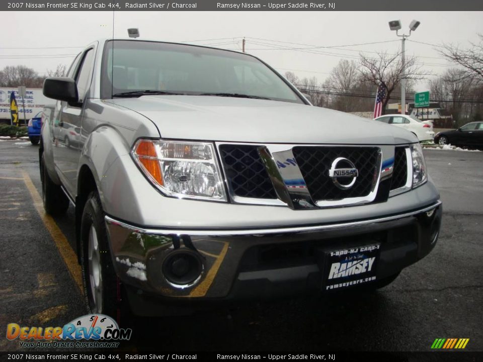 2007 Nissan Frontier SE King Cab 4x4 Radiant Silver / Charcoal Photo #15