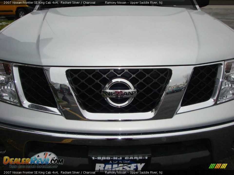 2007 Nissan Frontier SE King Cab 4x4 Radiant Silver / Charcoal Photo #16