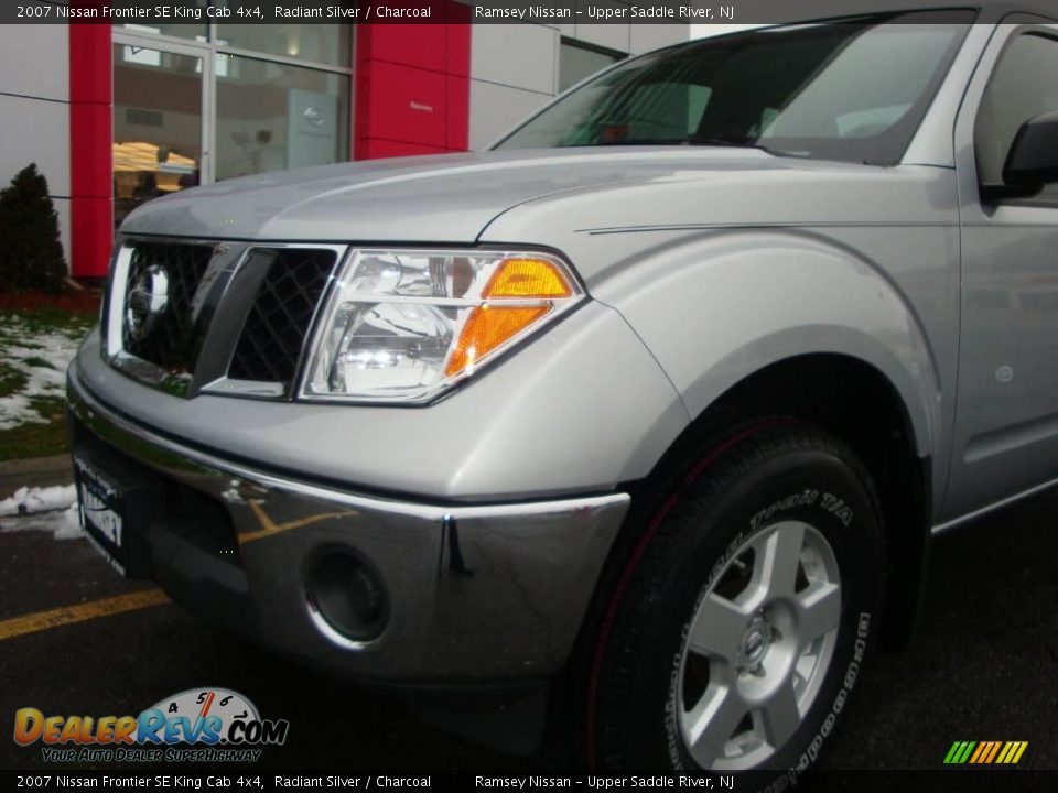 2007 Nissan Frontier SE King Cab 4x4 Radiant Silver / Charcoal Photo #17