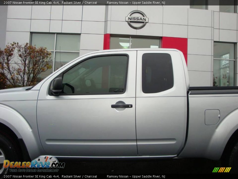 2007 Nissan Frontier SE King Cab 4x4 Radiant Silver / Charcoal Photo #18