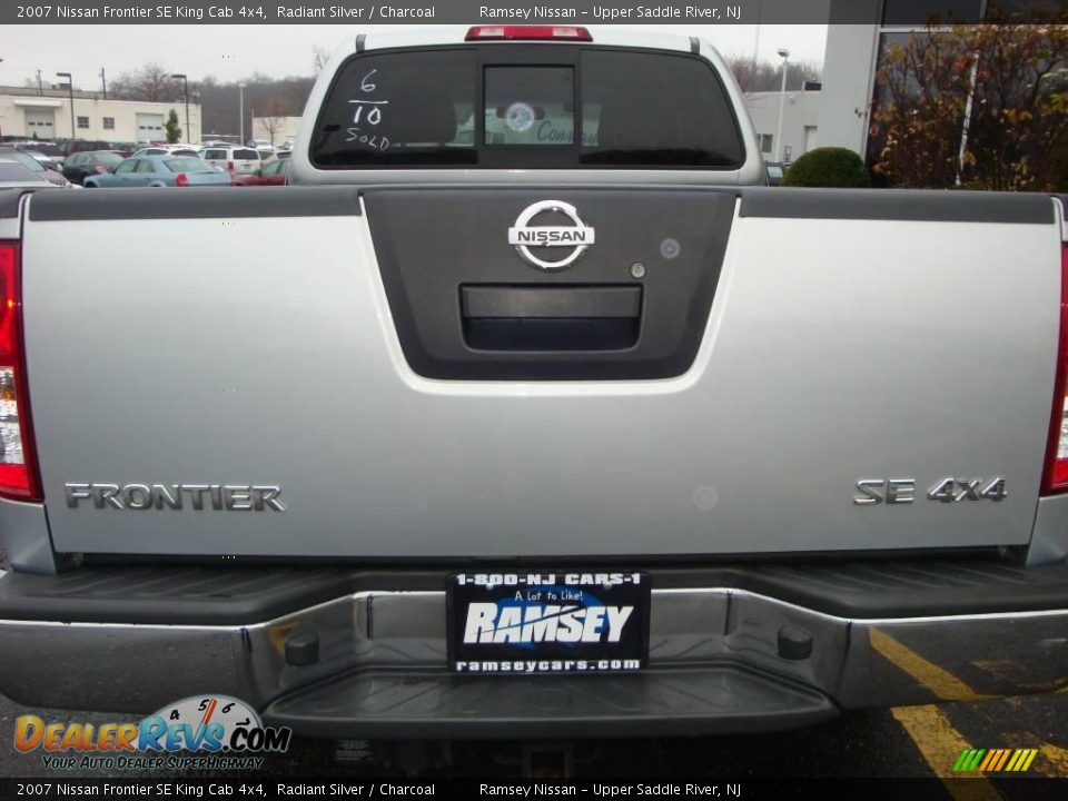 2007 Nissan Frontier SE King Cab 4x4 Radiant Silver / Charcoal Photo #20
