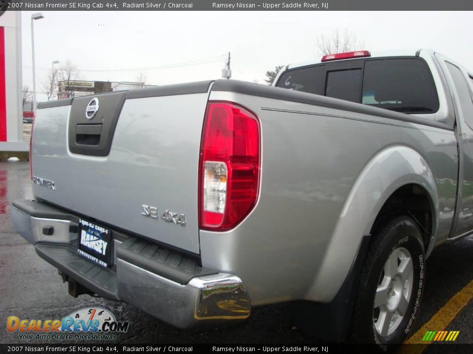 2007 Nissan Frontier SE King Cab 4x4 Radiant Silver / Charcoal Photo #21