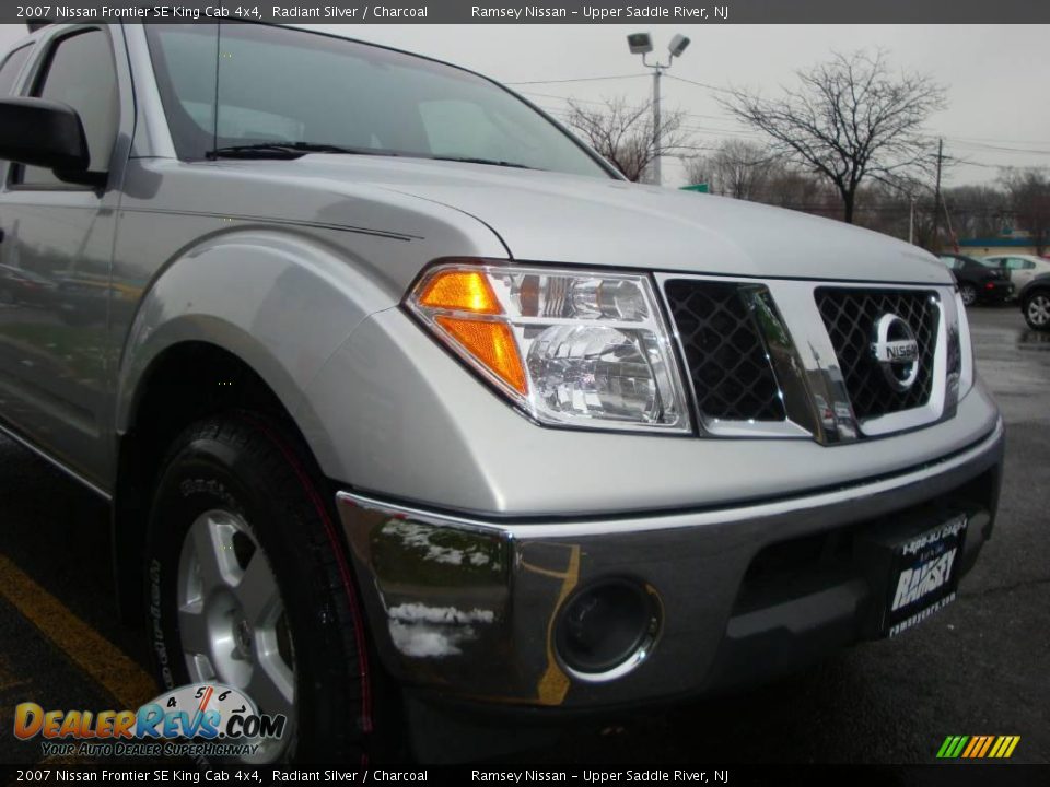 2007 Nissan Frontier SE King Cab 4x4 Radiant Silver / Charcoal Photo #23