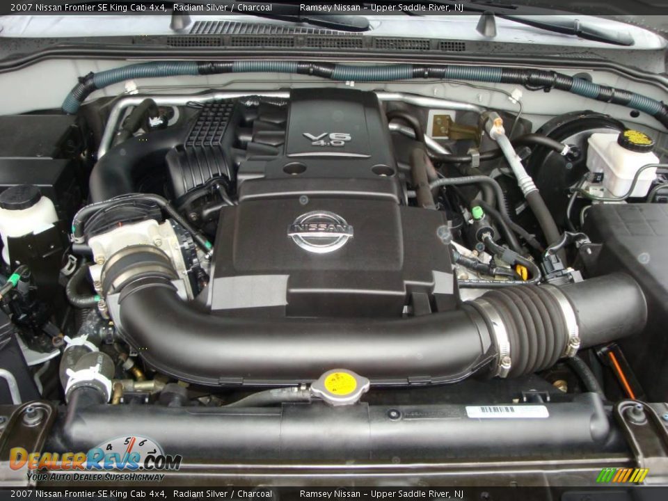 2007 Nissan Frontier SE King Cab 4x4 Radiant Silver / Charcoal Photo #25