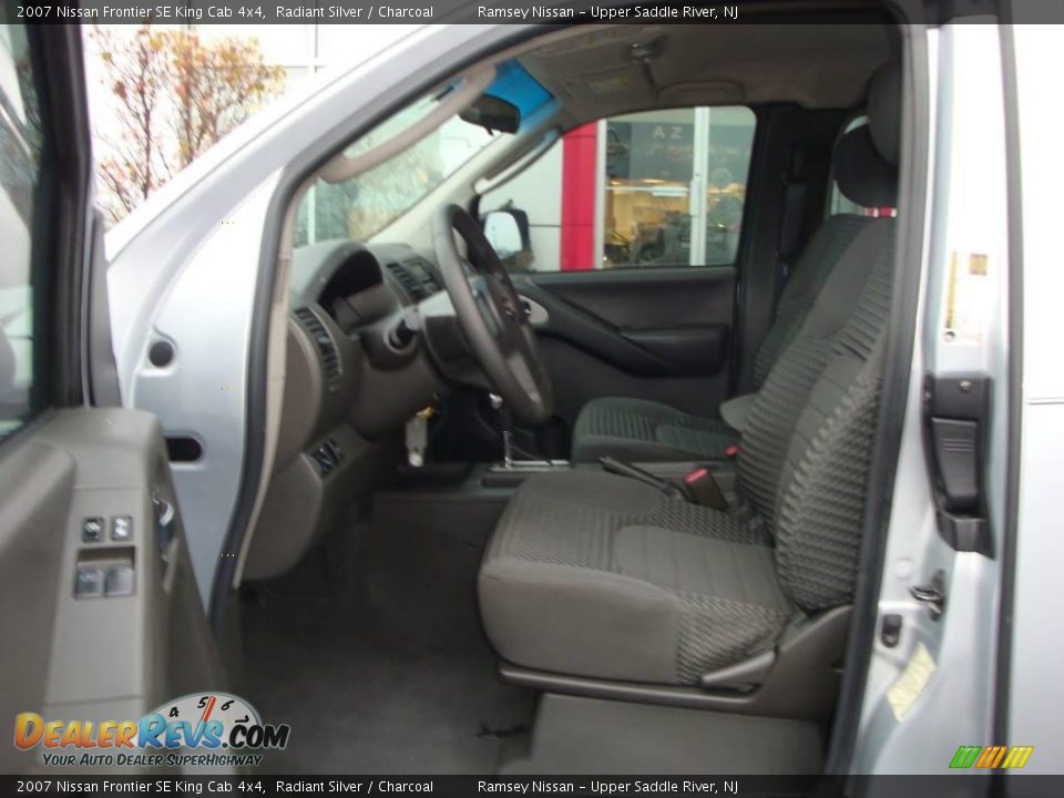 2007 Nissan Frontier SE King Cab 4x4 Radiant Silver / Charcoal Photo #26