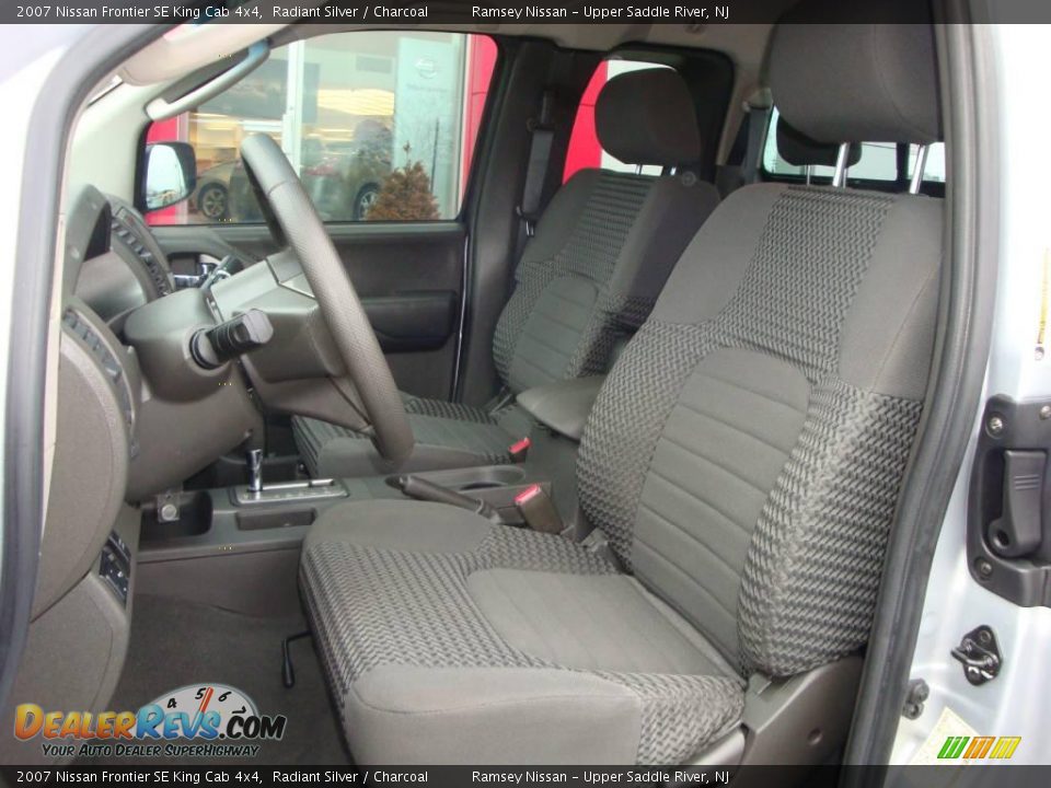2007 Nissan Frontier SE King Cab 4x4 Radiant Silver / Charcoal Photo #27
