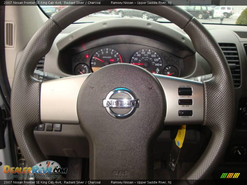 2007 Nissan Frontier SE King Cab 4x4 Radiant Silver / Charcoal Photo #29