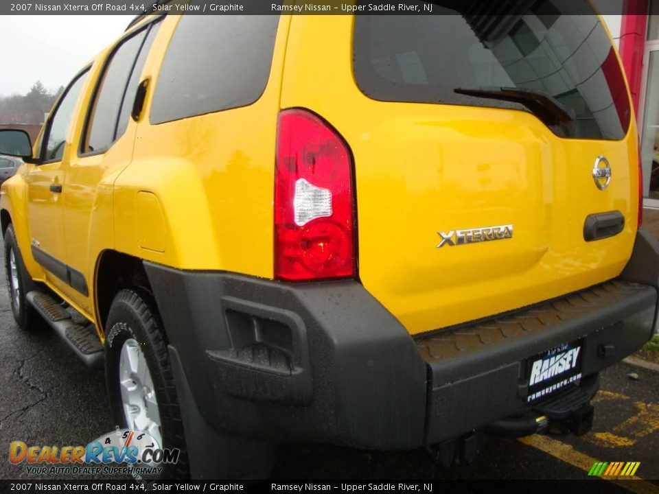 2007 Nissan Xterra Off Road 4x4 Solar Yellow / Graphite Photo #17