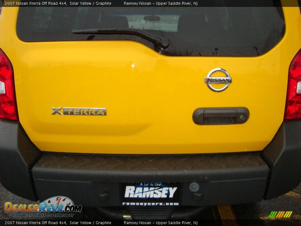2007 Nissan Xterra Off Road 4x4 Solar Yellow / Graphite Photo #18