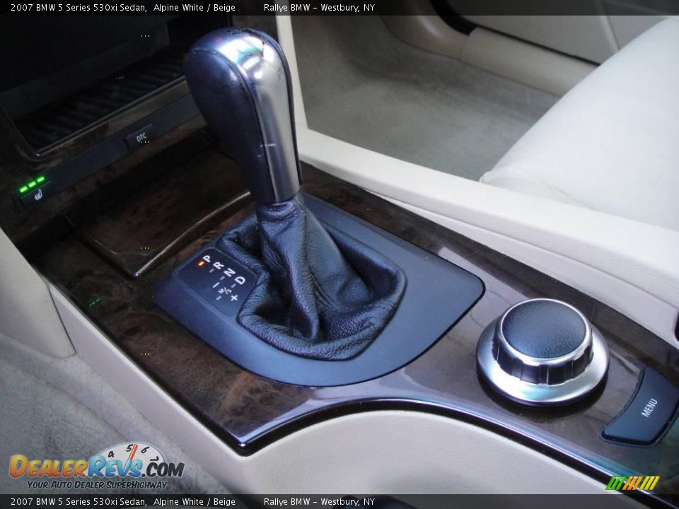 2007 BMW 5 Series 530xi Sedan Alpine White / Beige Photo #13