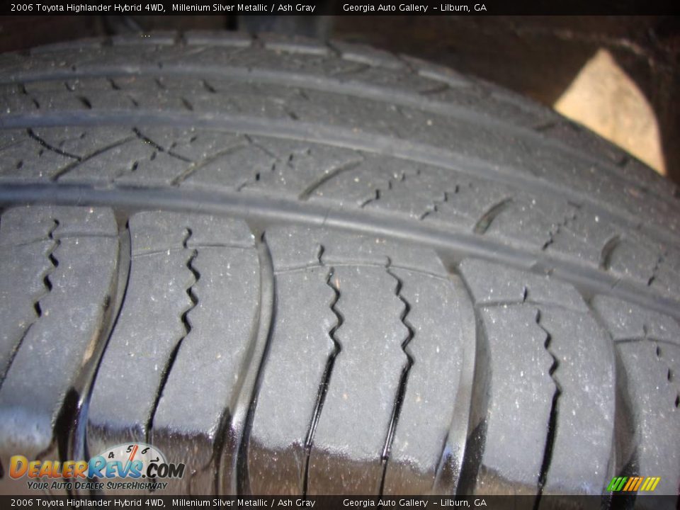 2006 Toyota Highlander Hybrid 4WD Millenium Silver Metallic / Ash Gray Photo #18