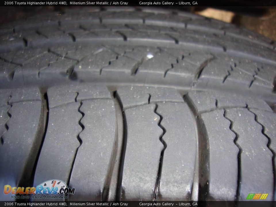 2006 Toyota Highlander Hybrid 4WD Millenium Silver Metallic / Ash Gray Photo #20