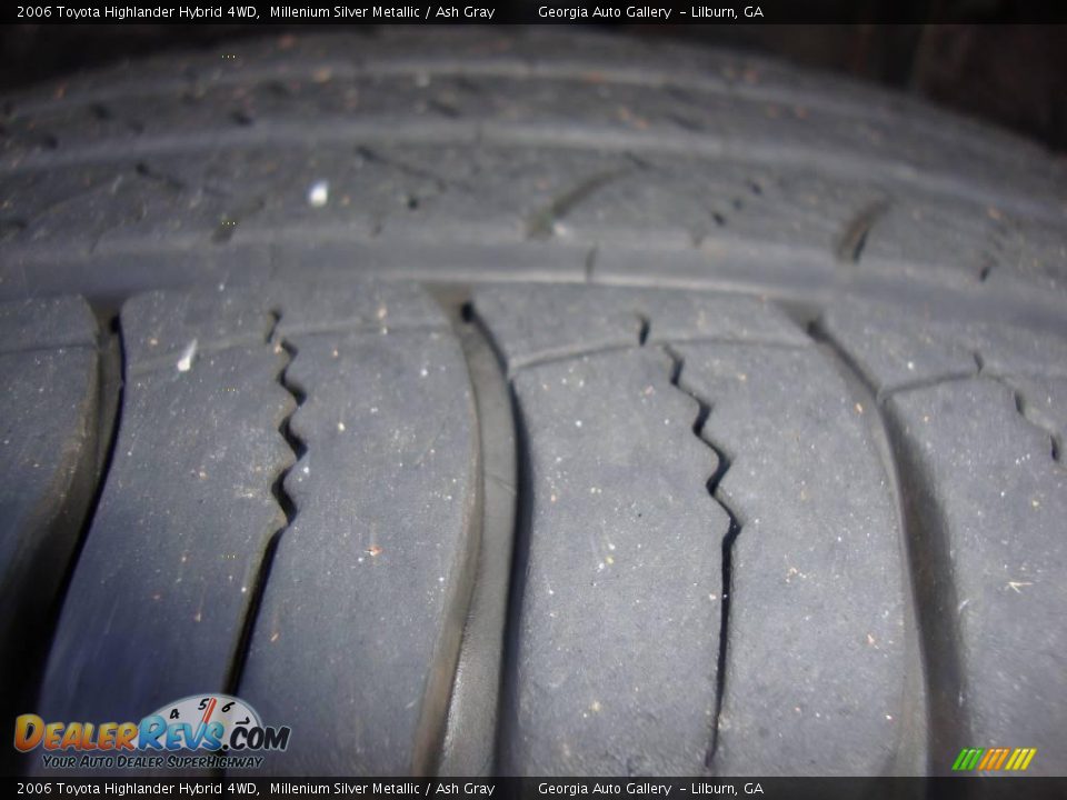 2006 Toyota Highlander Hybrid 4WD Millenium Silver Metallic / Ash Gray Photo #24