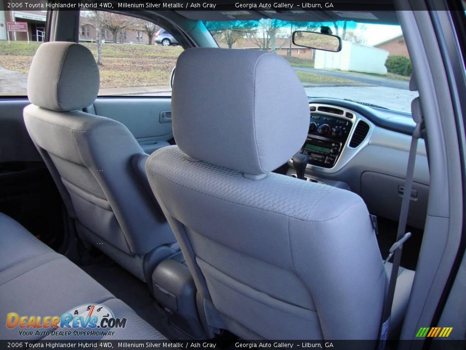 2006 Toyota Highlander Hybrid 4WD Millenium Silver Metallic / Ash Gray Photo #27