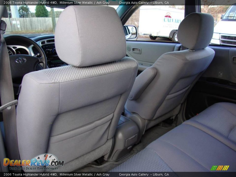 2006 Toyota Highlander Hybrid 4WD Millenium Silver Metallic / Ash Gray Photo #28