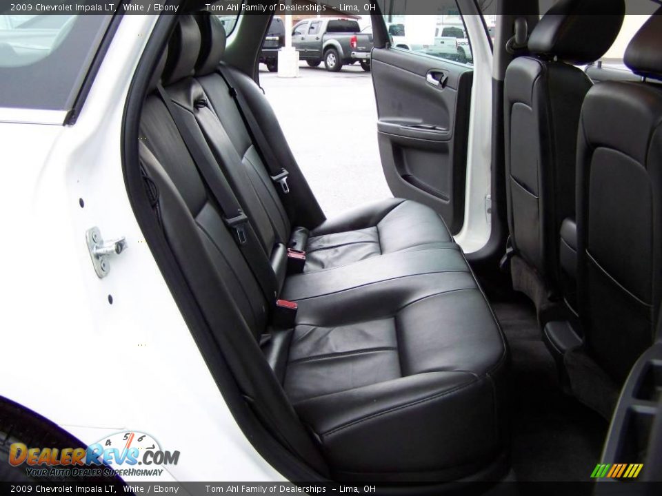 2009 Chevrolet Impala LT White / Ebony Photo #14