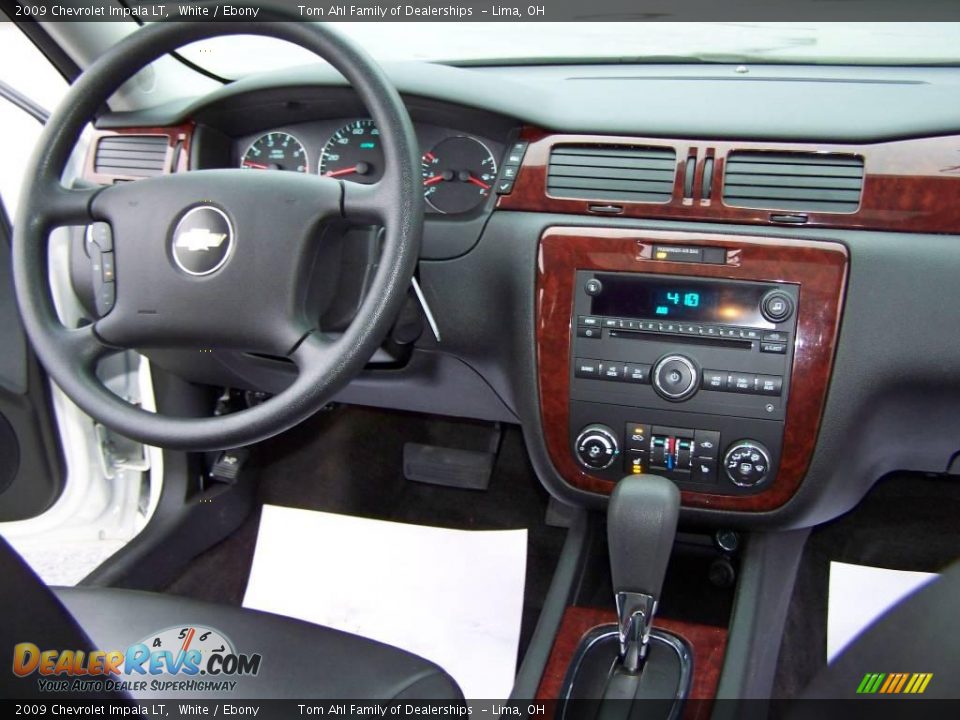 2009 Chevrolet Impala LT White / Ebony Photo #16