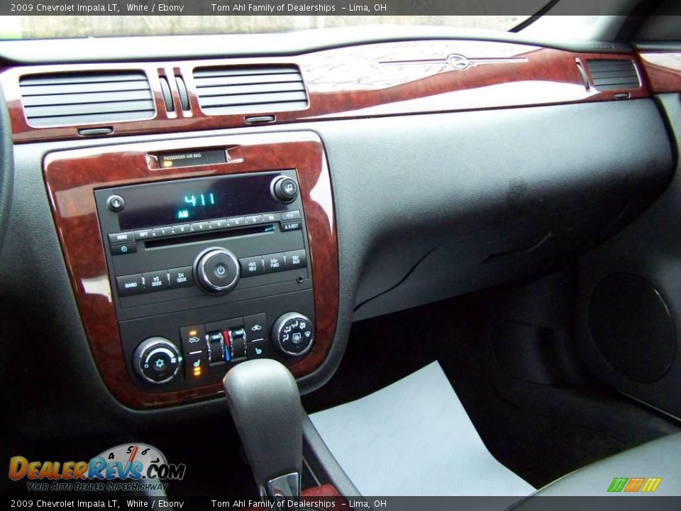 2009 Chevrolet Impala LT White / Ebony Photo #21
