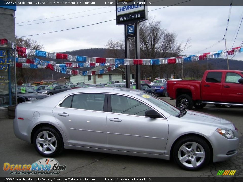 2009 Chevrolet Malibu LS Sedan Silver Ice Metallic / Titanium Photo #2