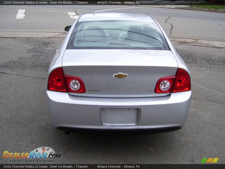 2009 Chevrolet Malibu LS Sedan Silver Ice Metallic / Titanium Photo #4