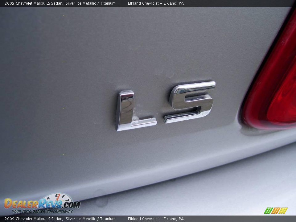 2009 Chevrolet Malibu LS Sedan Silver Ice Metallic / Titanium Photo #12