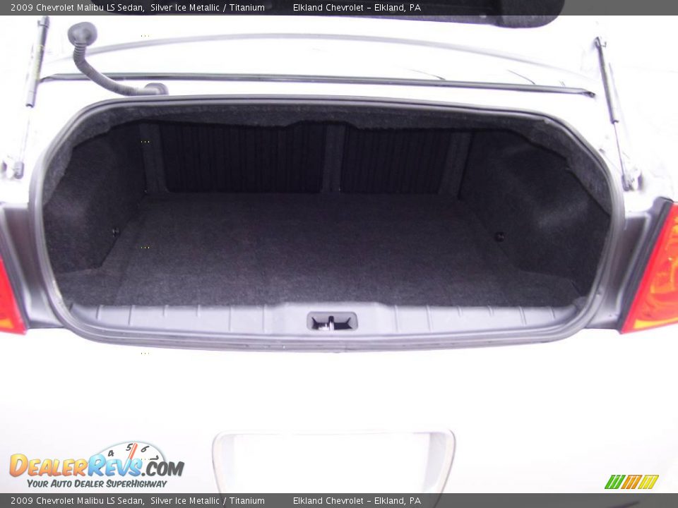 2009 Chevrolet Malibu LS Sedan Silver Ice Metallic / Titanium Photo #13