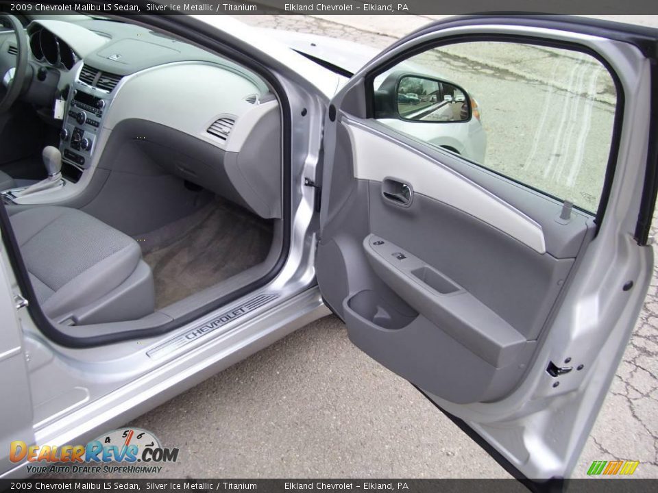 2009 Chevrolet Malibu LS Sedan Silver Ice Metallic / Titanium Photo #14