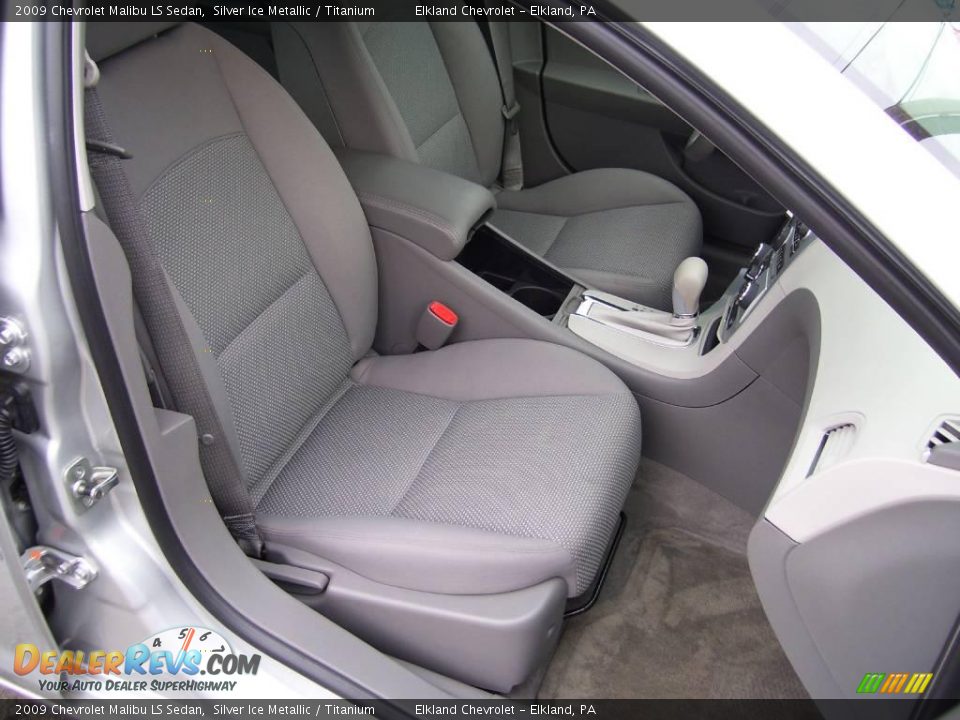2009 Chevrolet Malibu LS Sedan Silver Ice Metallic / Titanium Photo #15