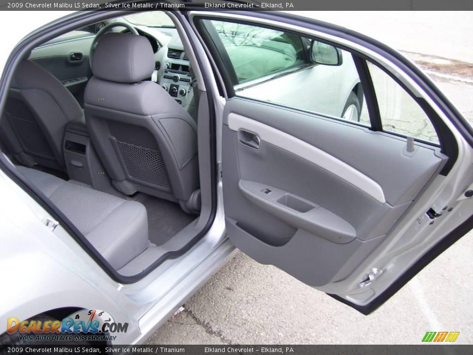 2009 Chevrolet Malibu LS Sedan Silver Ice Metallic / Titanium Photo #16