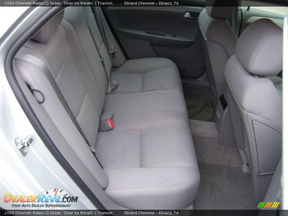 2009 Chevrolet Malibu LS Sedan Silver Ice Metallic / Titanium Photo #17