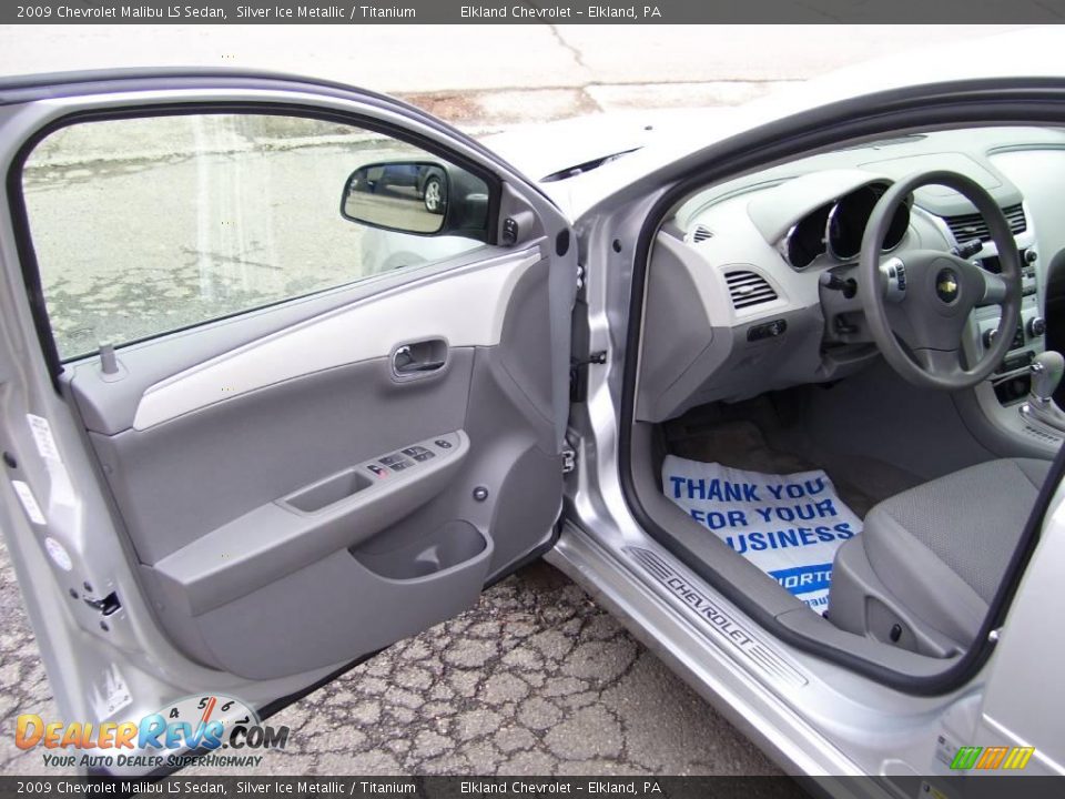2009 Chevrolet Malibu LS Sedan Silver Ice Metallic / Titanium Photo #22