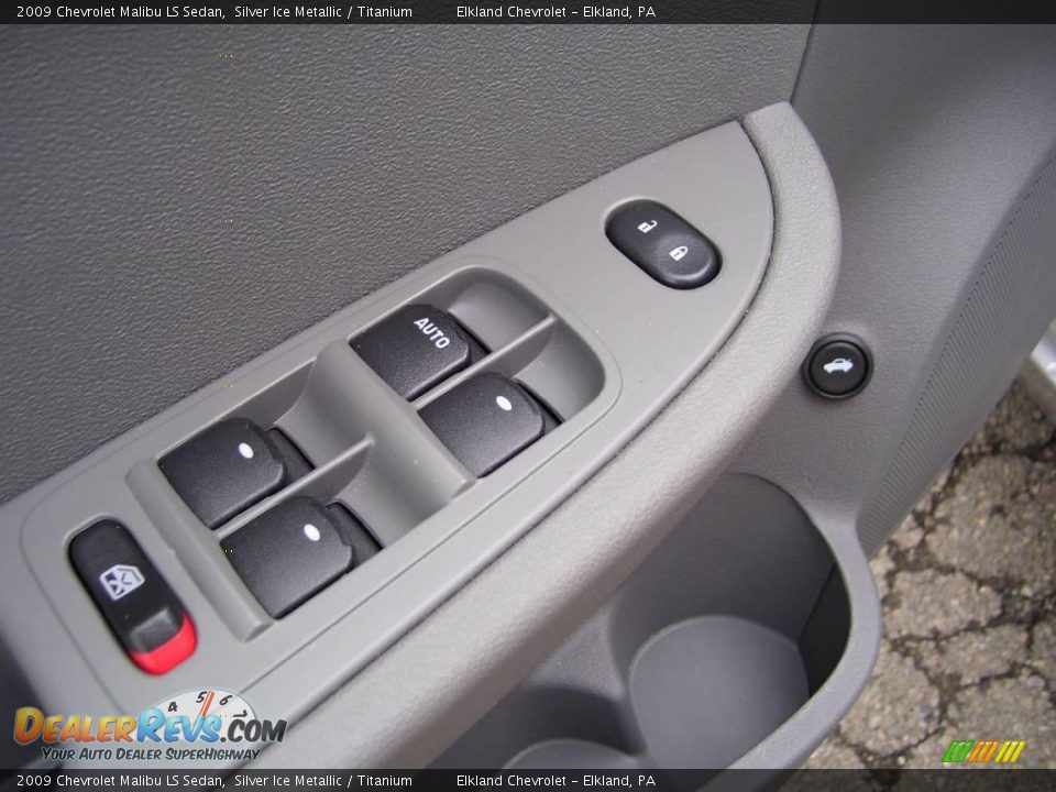 2009 Chevrolet Malibu LS Sedan Silver Ice Metallic / Titanium Photo #23