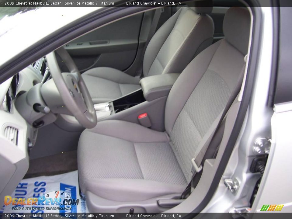2009 Chevrolet Malibu LS Sedan Silver Ice Metallic / Titanium Photo #25