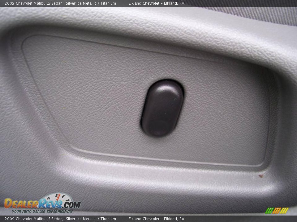 2009 Chevrolet Malibu LS Sedan Silver Ice Metallic / Titanium Photo #26