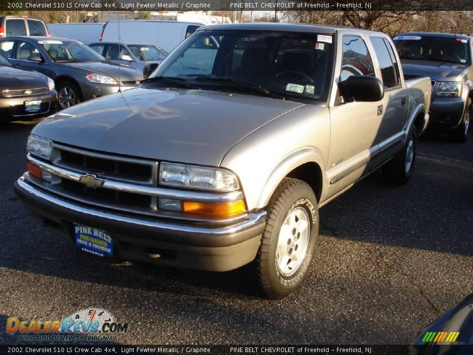 2002 Chevrolet S10 LS Crew Cab 4x4 Light Pewter Metallic / Graphite Photo #1