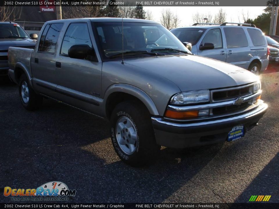 2002 Chevrolet S10 LS Crew Cab 4x4 Light Pewter Metallic / Graphite Photo #2