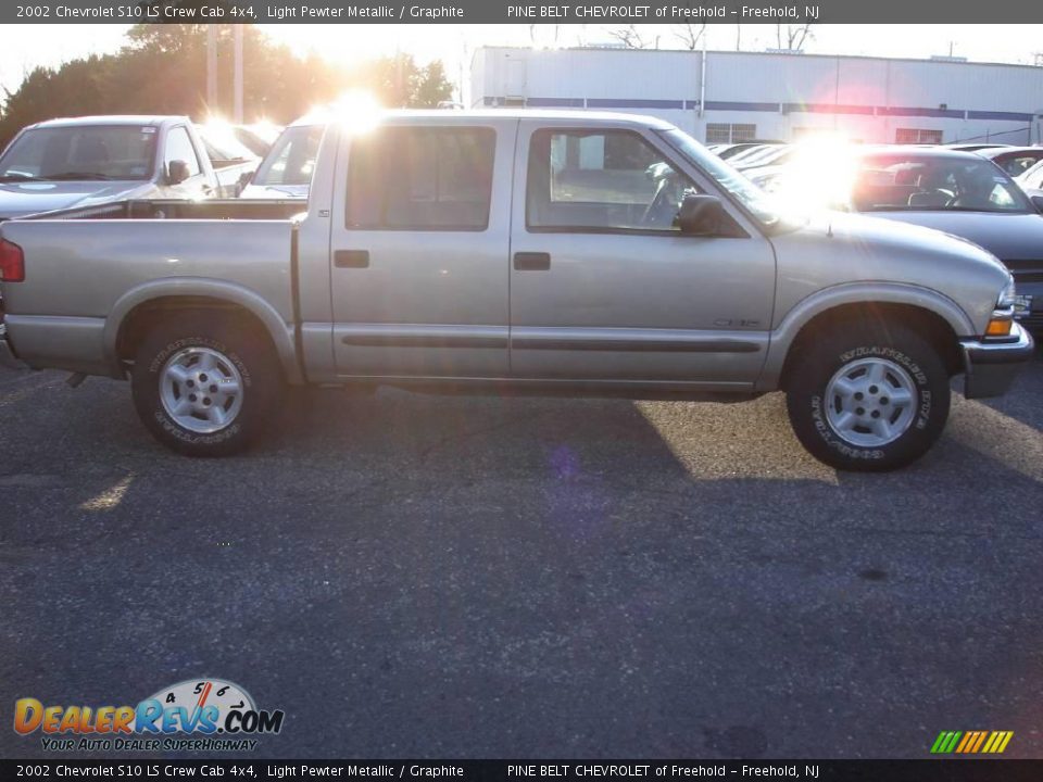 2002 Chevrolet S10 LS Crew Cab 4x4 Light Pewter Metallic / Graphite Photo #3