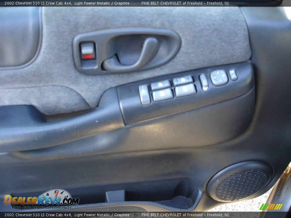 2002 Chevrolet S10 LS Crew Cab 4x4 Light Pewter Metallic / Graphite Photo #6