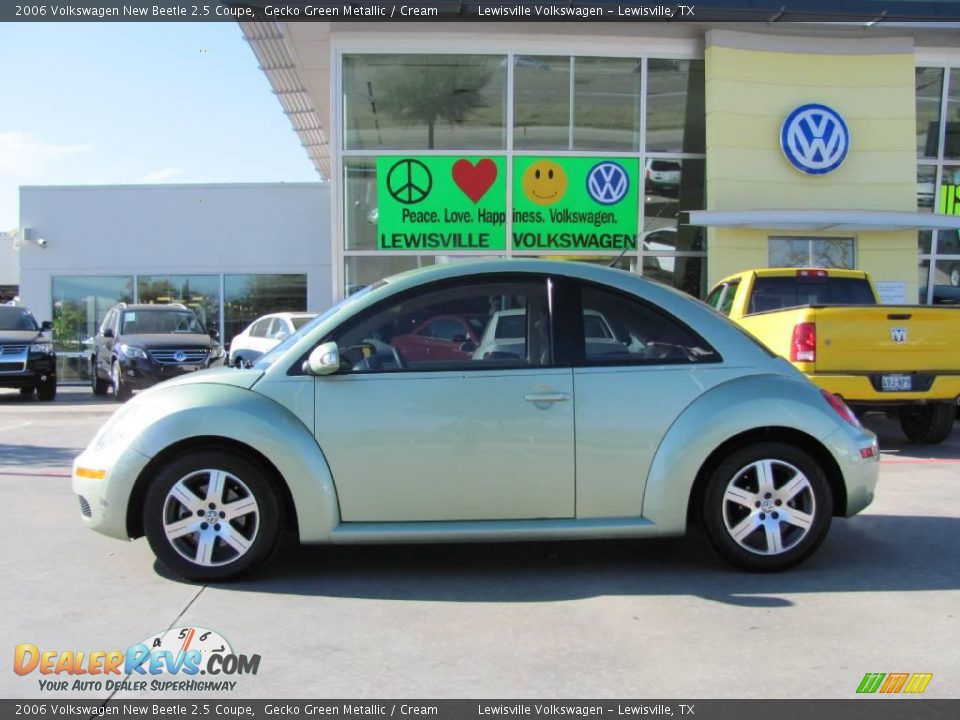 2006 Volkswagen New Beetle 2.5 Coupe Gecko Green Metallic / Cream Photo #2