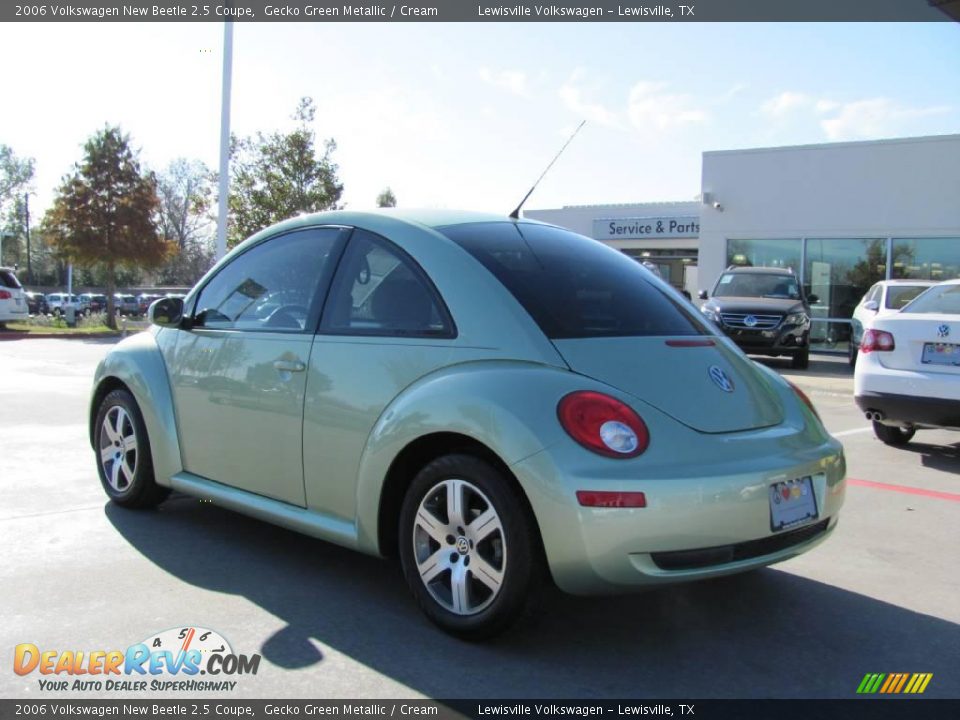 2006 Volkswagen New Beetle 2.5 Coupe Gecko Green Metallic / Cream Photo #3