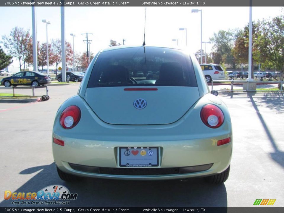 2006 Volkswagen New Beetle 2.5 Coupe Gecko Green Metallic / Cream Photo #4