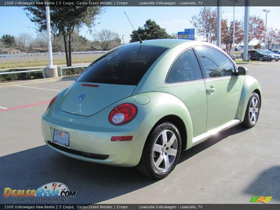 2006 Volkswagen New Beetle 2.5 Coupe Gecko Green Metallic / Cream Photo #5