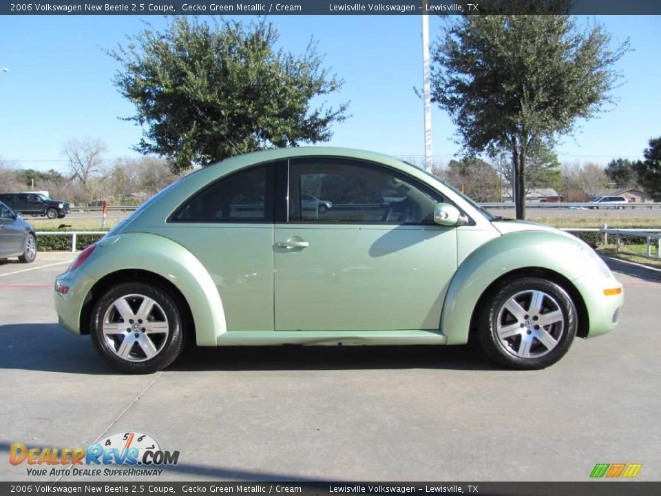 2006 Volkswagen New Beetle 2.5 Coupe Gecko Green Metallic / Cream Photo #6
