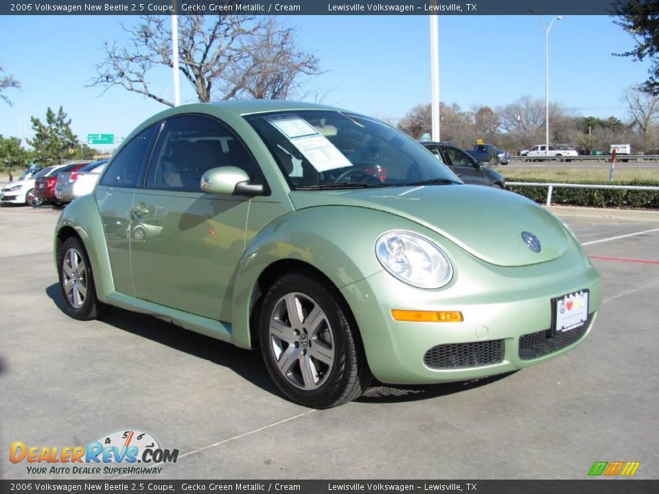 2006 Volkswagen New Beetle 2.5 Coupe Gecko Green Metallic / Cream Photo #7