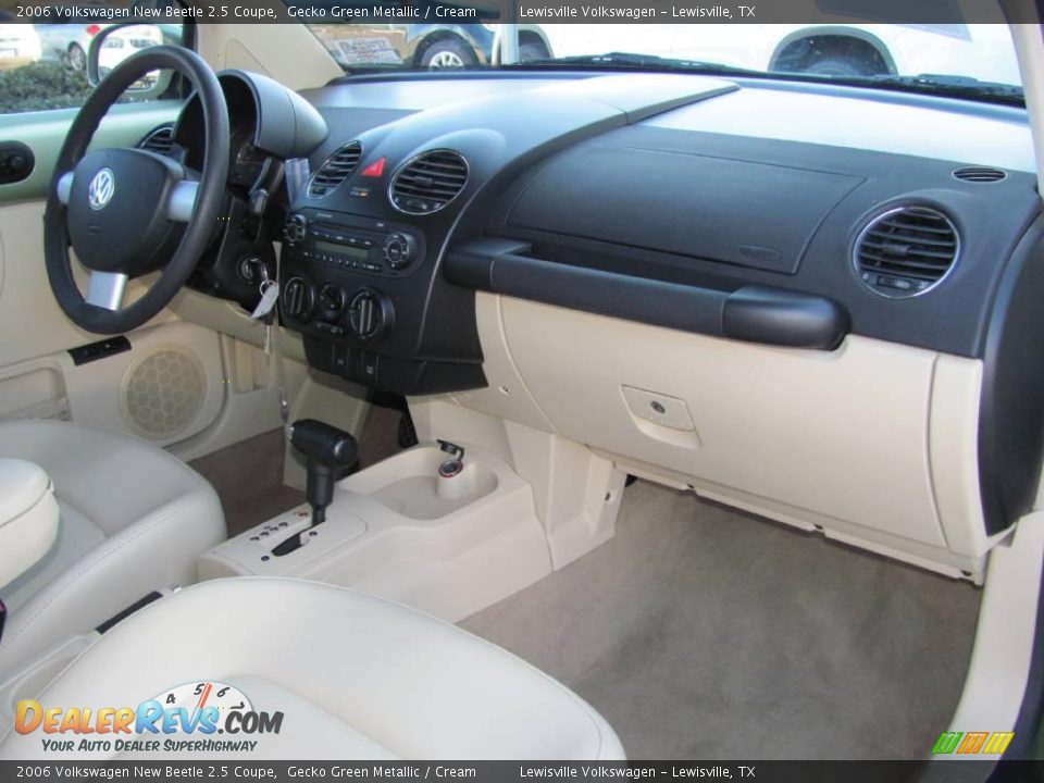 2006 Volkswagen New Beetle 2.5 Coupe Gecko Green Metallic / Cream Photo #14