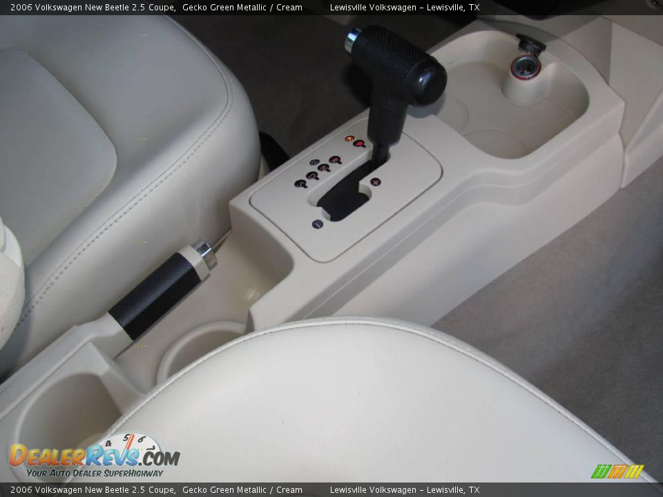 2006 Volkswagen New Beetle 2.5 Coupe Gecko Green Metallic / Cream Photo #16