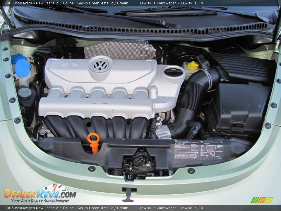 2006 Volkswagen New Beetle 2.5 Coupe Gecko Green Metallic / Cream Photo #18